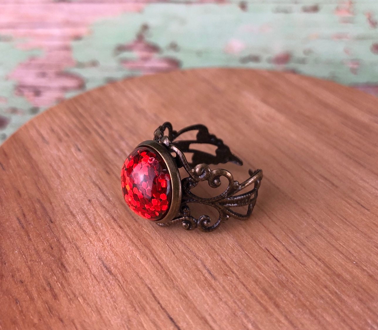 Roter Glitzernder Filigraner Verstellbarer Antiker Bronze Ring Roter Glitzernder Filigraner Verstellbarer Antiker Bronze Ring von DashesDesign