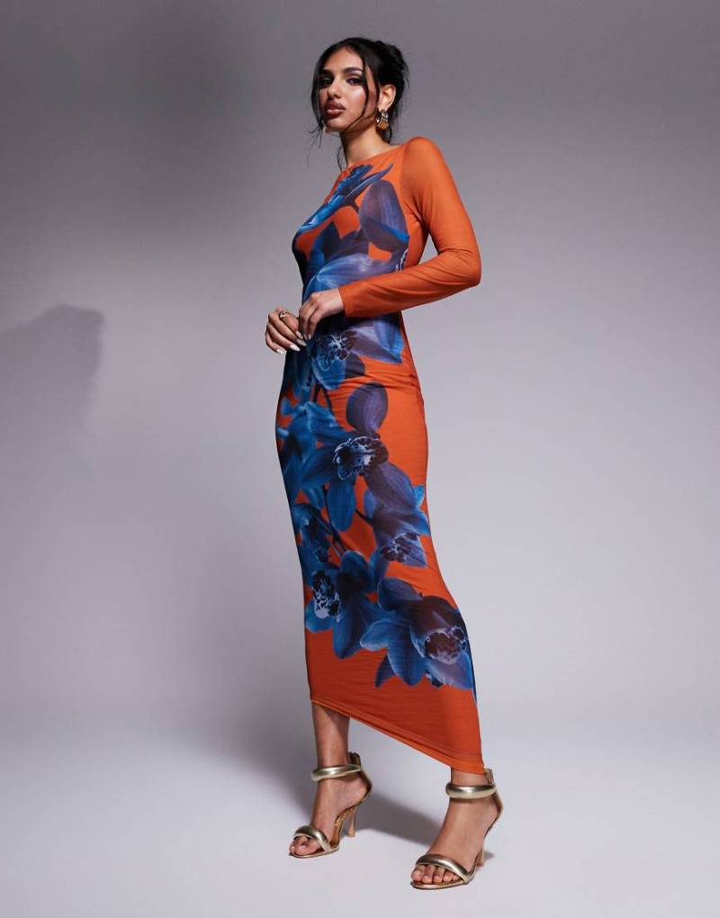 Daska - Anschmiegsames Maxikleid in dunklem Orange mit auffälligem Printmuster-Bunt von Daska