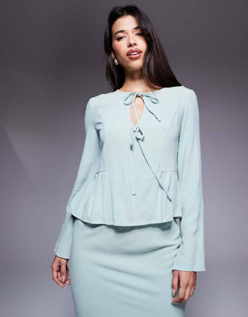 Daska - Bluse aus Leinen in Salbeigrün, Kombiteil-Marineblau von Daska