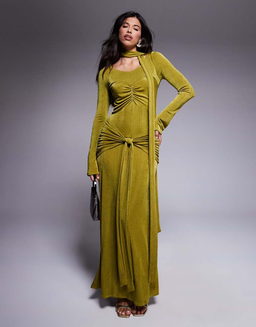 Daska - Gerafftes Maxikleid in Limettengrün mit Bindedetail an Taille und Hals Daska - Gerafftes Maxikleid in Limettengrün mit Bindedetail an Taille und Hals von Daska