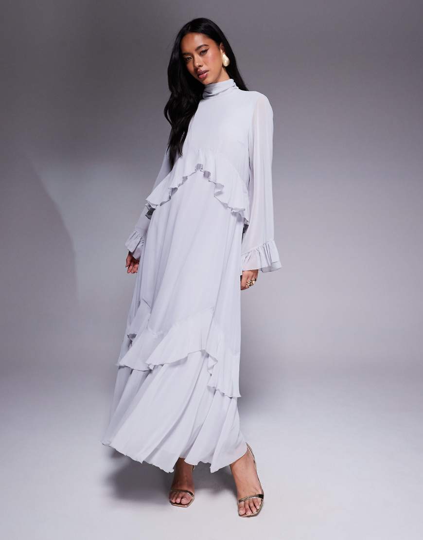 Daska - Hochgeschlossenes, mehrlagiges Maxikleid in zartem Blau mit Rüschen von Daska