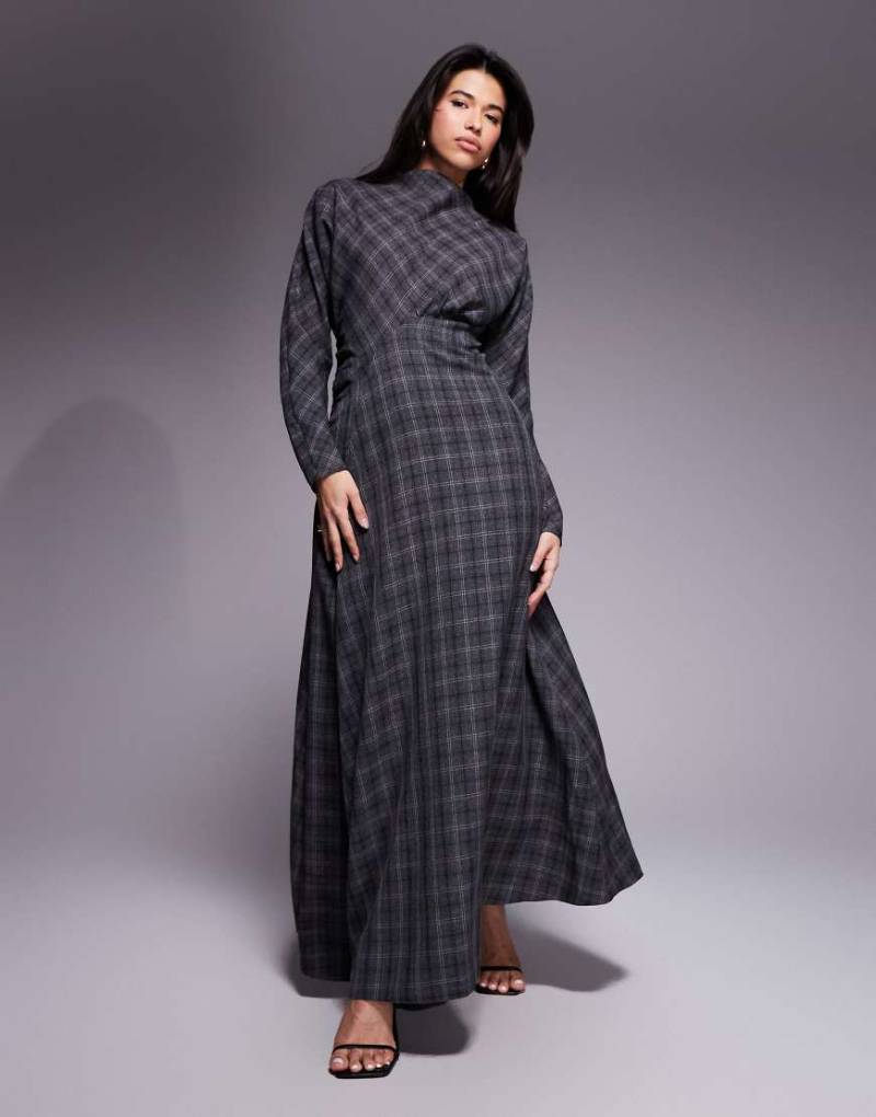 Daska - Hochgeschlossenes Maxikleid mit grauem Schottenkaromuster, Fledermausärmeln und geraffter Taille-Bunt von Daska