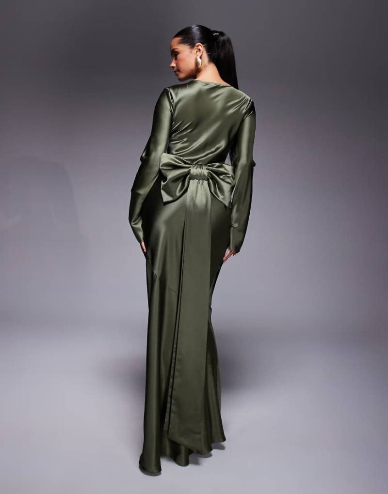 Daska - Maxikleid aus Satin in Khaki mit auffälliger Schleife hinten-Grün von Daska
