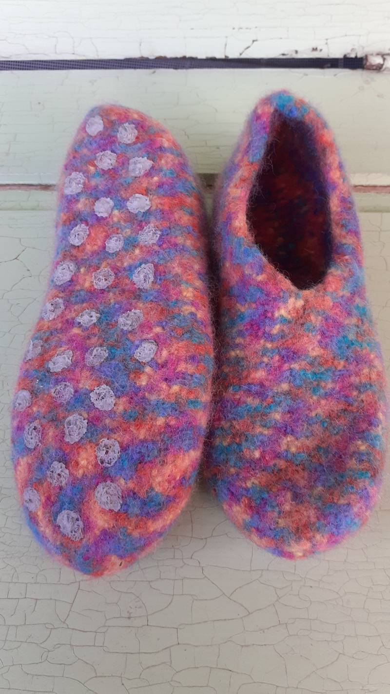 Bunte Filzschuhe Handgestrickt Und Gefilzt in Den Größen 20 Bis 48 Bestellbar von DaskunterbunteSchaf