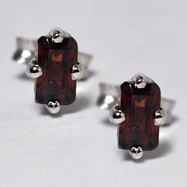 Granat Kleine Ohrstecker Birthstone Ohrringe Sterling Silber Frauen Mädchen, Natürliche Januar Edelstein Einfachen Schmuck, Geschenk Für Sie Granat Kleine Ohrstecker Birthstone Ohrringe Sterling Silber Frauen Mädchen, Natürliche Januar Edelstein Einfachen Schmuck, Geschenk Für Sie von DasmanJewelry