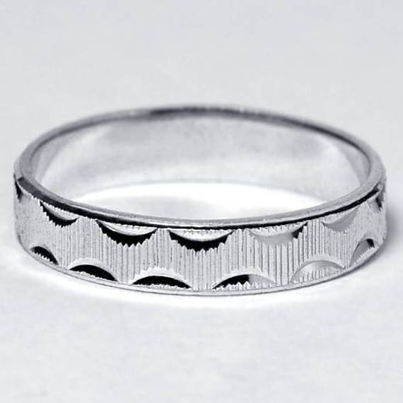 Unique Textured Stacking Vintage Band Rings Sterling Silver For Men & Women, No Stone Plain Simple Thin His Her Wedding Jewelry von DasmanJewelry