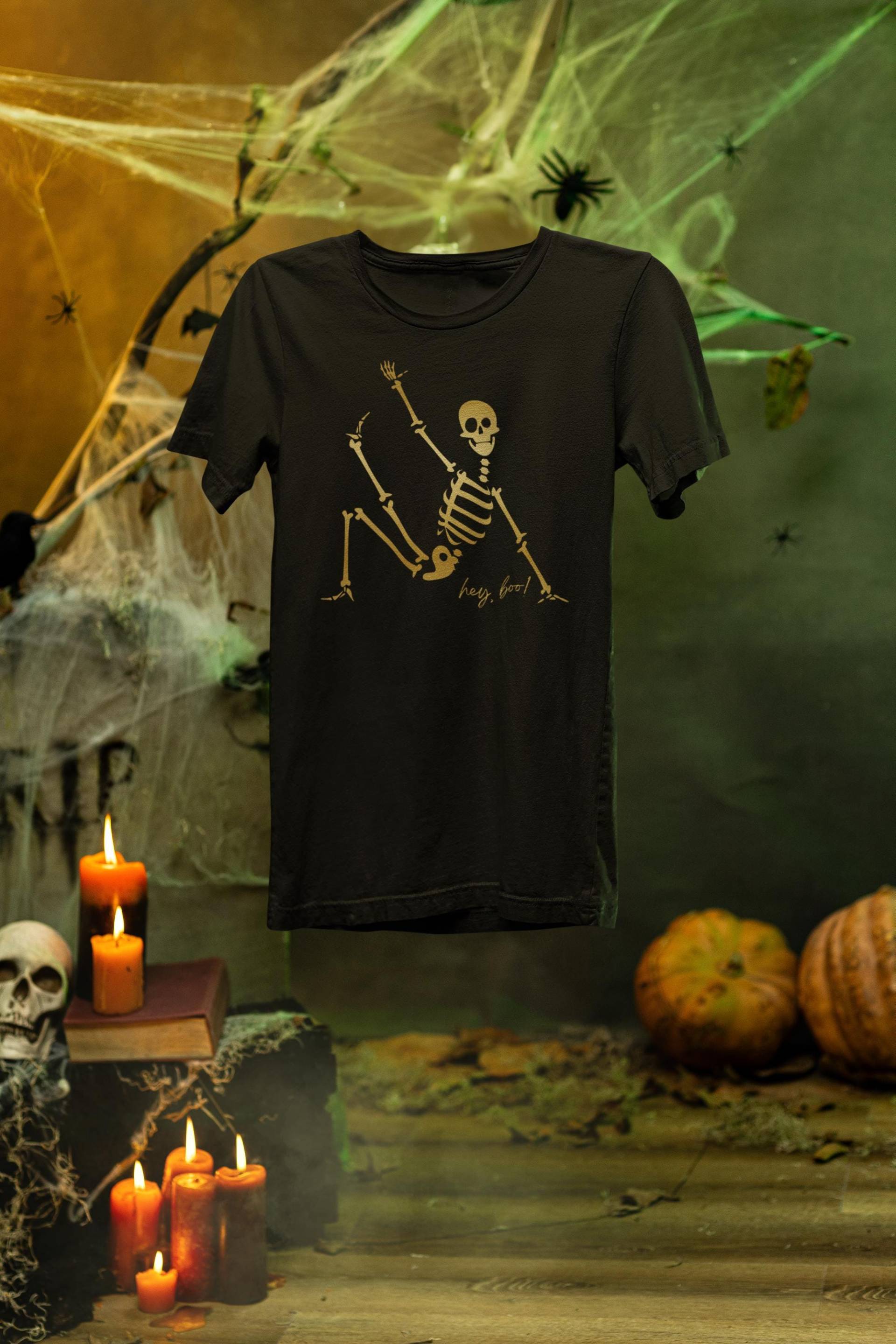 Halloween Shirt Schwarz - Tanzendes Skelett Nr. 5, Bio-Baumwolle, S-5xl, Unisex, Lustiges Goldfarbenes T-Shirt Für Halloween-Party Halloween Shirt Schwarz - Tanzendes Skelett Nr. 5, Bio-Baumwolle, S-5xl, Unisex, Lustiges Goldfarbenes T-Shirt Für Halloween-Party von DattiDesignsStore