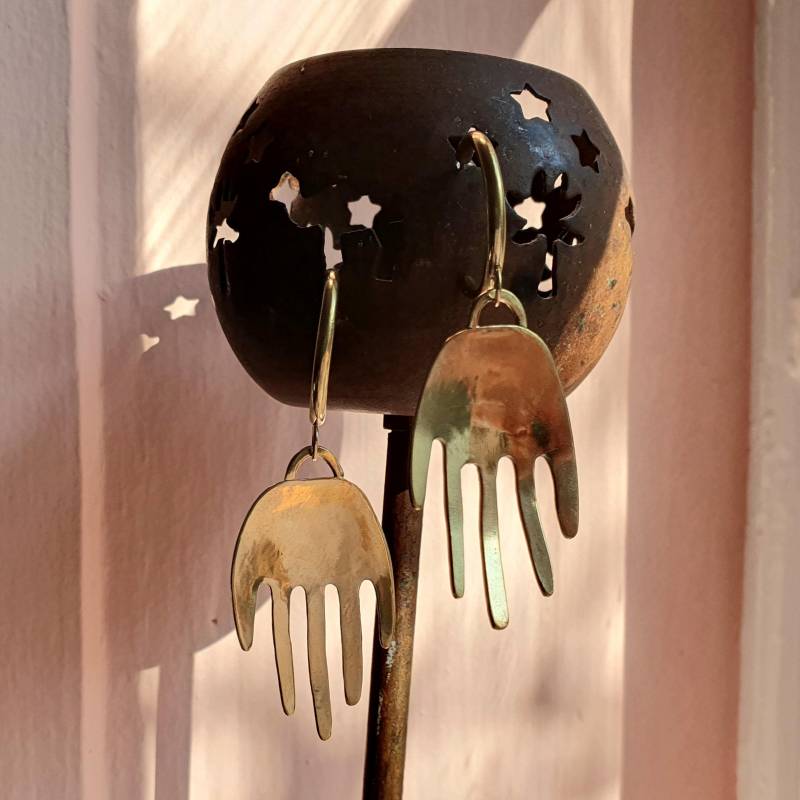 Handgefertigte Messing Statement Folklore Hand Ohrringe - Gold Übergroße Minimal von DaughterofHelios