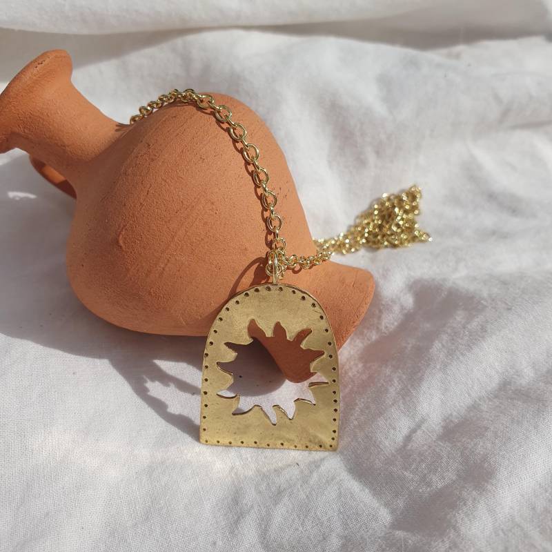 Handgefertigter Cutout Sonnenanhänger Aus Goldfarbenem Messing Oder Recyceltem Sterlingsilber von DaughterofHelios