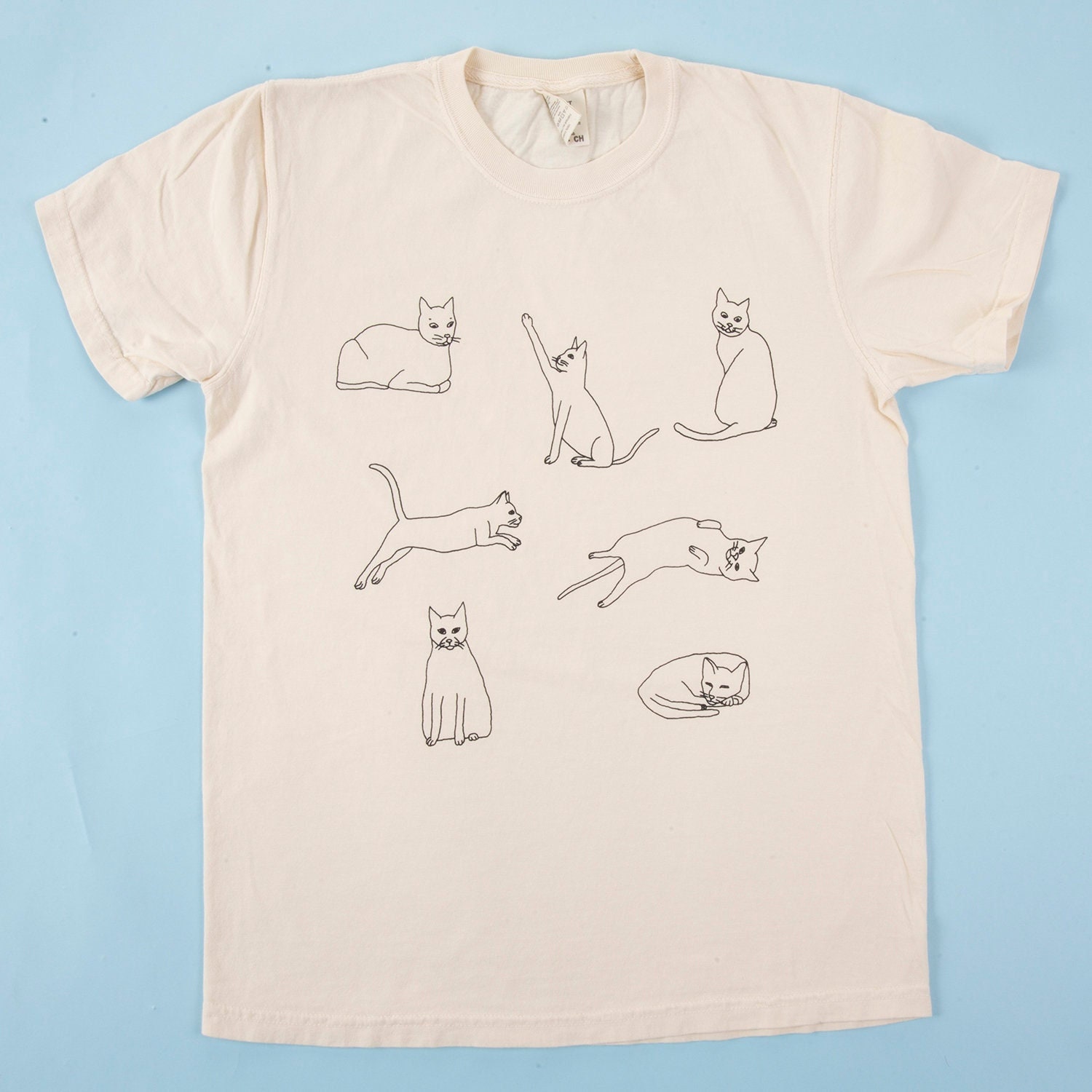 Katzenleben T-Shirt von DavesClubHouse