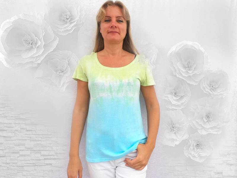 100 % Reine Baumwolle Batik Damen T-Shirt in Lemon-Aqua Zitrone-Gelb-Mint-Türkis-Blau Tönen - Handgefertigtes Unikat von DavidovStoffDesign