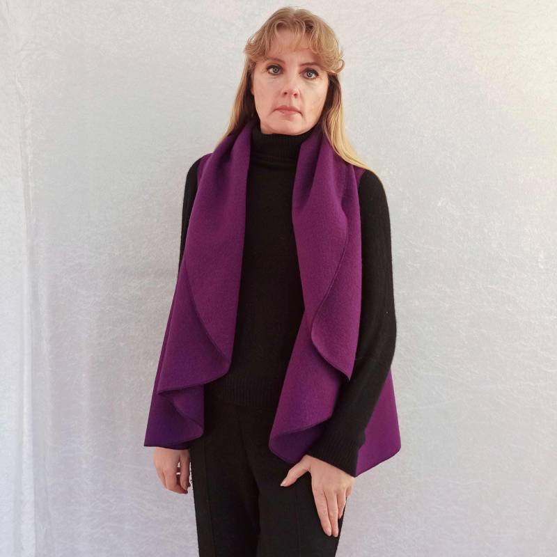 Damen Rot Weste 2 in 1 Zwei Längen 100% Kochwolle A-Form Lila/Purple Königspurpur Affair Dark Orchid Amethyst Dream Veilchen Damen Rot Weste 2 in 1 Zwei Längen 100% Kochwolle A-Form Lila/Purple Königspurpur Affair Dark Orchid Amethyst Dream Veilchen von DavidovStoffDesign