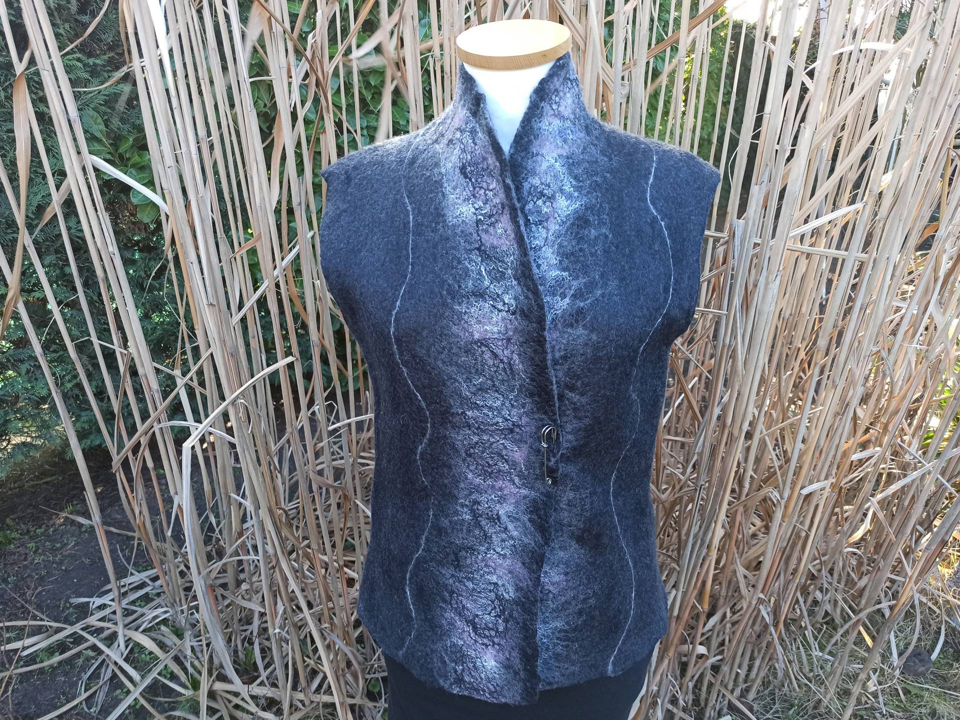 Unikat Filz Weste, Merinowoll-Weste, Winter-Weste, Woll-Weste, Damen-Weste Aus Merinowolle in Schwarz Rosa - Einzelstück- Handgefilzt von DavidovStoffDesign