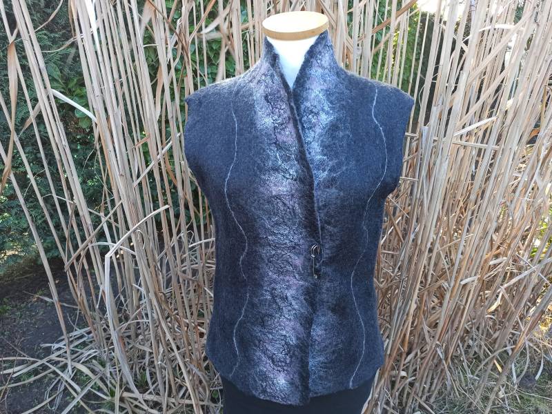 Unikat Filz Weste, Merinowoll-Weste, Winter-Weste, Woll-Weste, Damen-Weste Aus Merinowolle in Schwarz Rosa - Einzelstück- Handgefilzt von DavidovStoffDesign