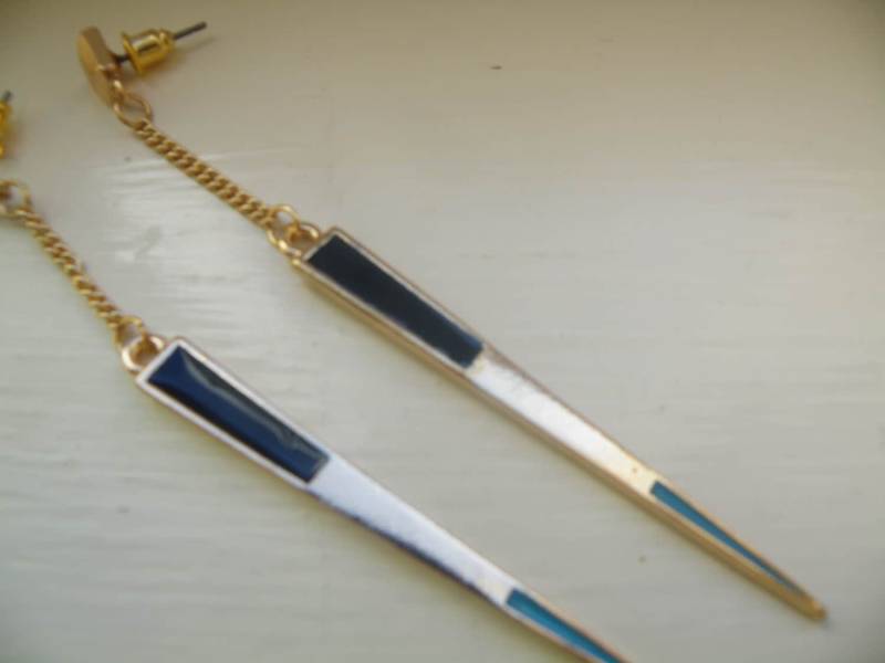 Extra Lange Niete Ohrringe, Beitrag, Dreieck, Nieten Ohrringe von DawgDayCrafting