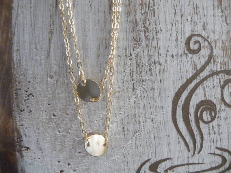 Gold Disc Halskette, Layering Scheibe, Kreis Anhänger Halskette Gold Disc Halskette, Layering Scheibe, Kreis Anhänger Halskette von DawgDayCrafting