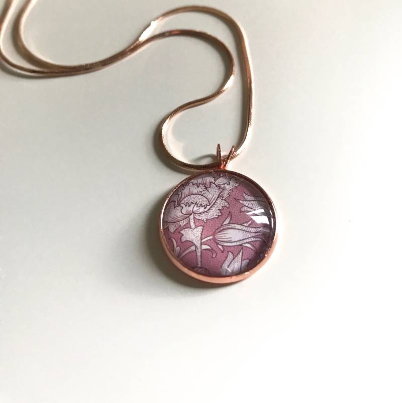 William Morris Design Anhänger Halskette "Wilde Tulpen" von DawnPorterKeig