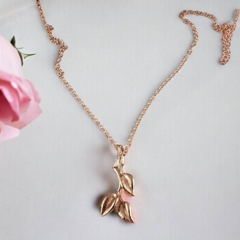 Blatt Anhänger Aus Massivem Gold, Hand-Modellierte Halskette Mit Kette Vondv Jewelry Designs von DawnVertreesJewelry