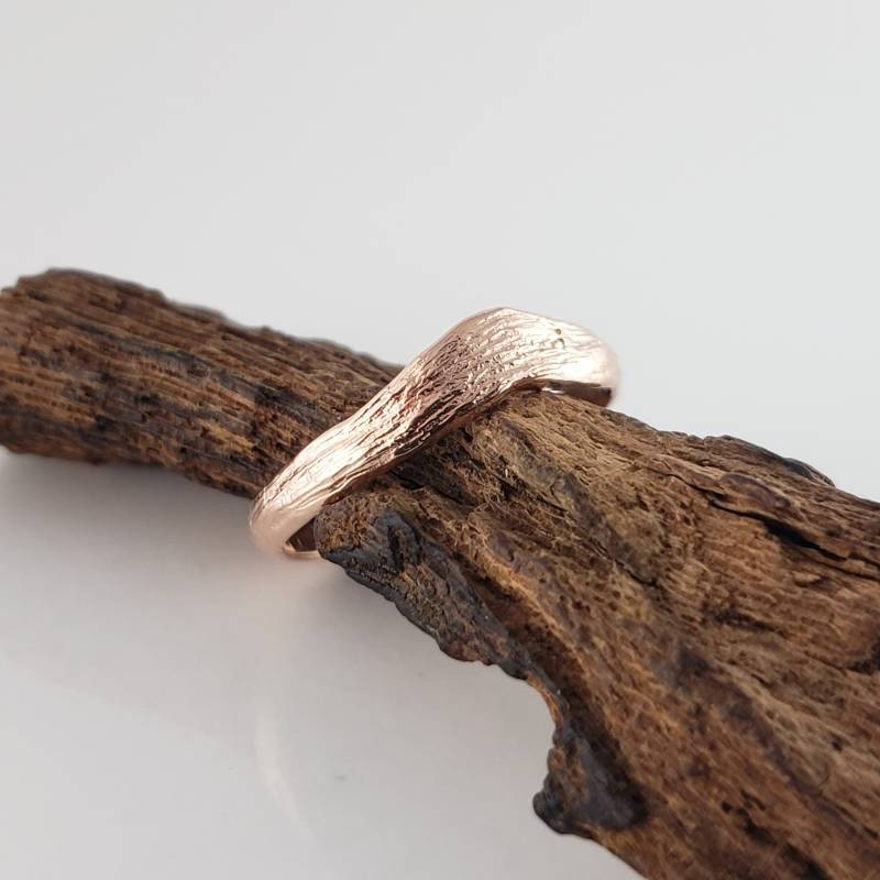 Geschwungener Ehering Aus Massivem Gold, Zweig-stil, Handmodellierter Von Dawn Vertrees von DawnVertreesJewelry