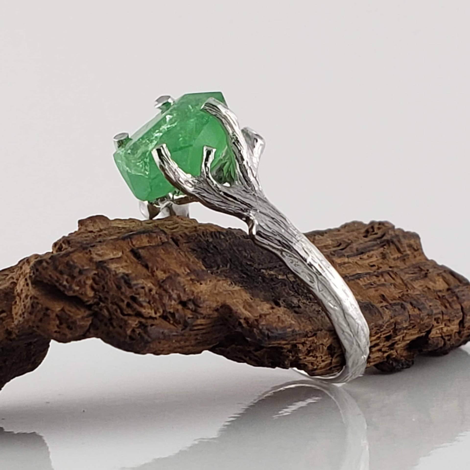 Handgeschliffener Grüner Tsavoritgranat in 585Er Weißgold, Verlobungsring, Edelstein Solitär Von Dawn Vertrees von DawnVertreesJewelry