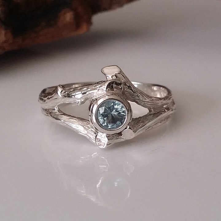 Zweig Aquamarin Ring 14K Weißgold Natur Ehering von DawnVertreesJewelry