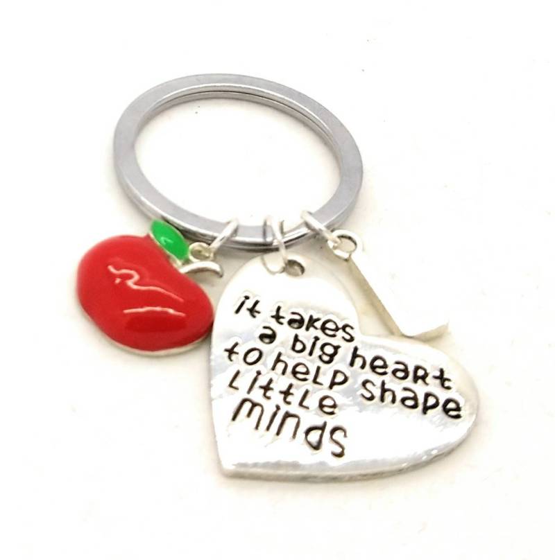Lehrer Schlüsselanhänger, Es Braucht Ein Großes Herz, Um Zu Helfen, Kleine Köpfe Formen, Geschenk, Danke Geschenk von DawnbJewelry