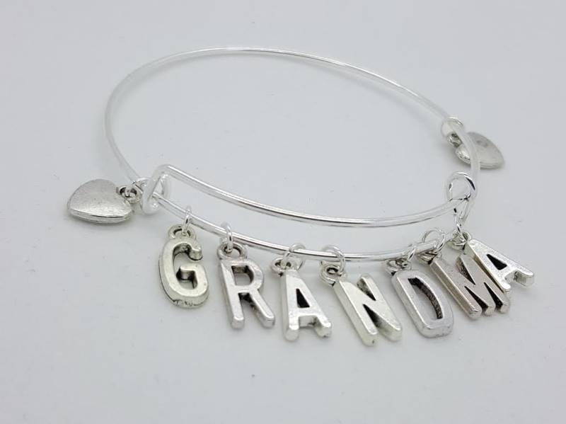 Oma Silber Herz Armreif, Weihnachtsgeschenk, Charme Geschenk Für Oma, Herzen Armband von DawnbJewelry