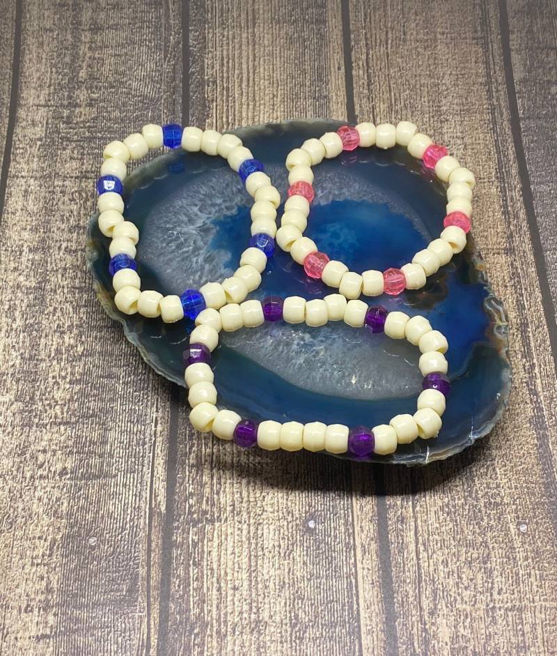 Beige Acryl Pony Perlen Stretch Armband Set von DawnsBeadsDesigns