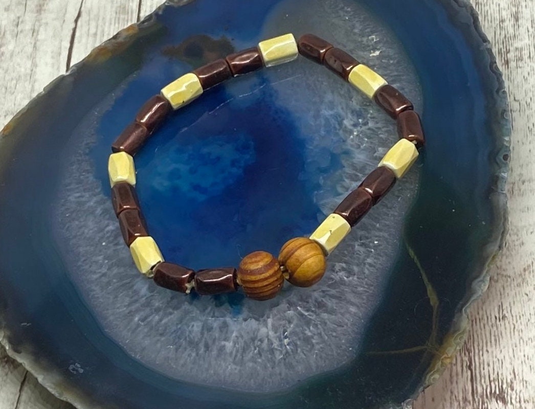 Braun Beige Kariertes Hemitit Perle Stretch Armband, Handgemacht von DawnsBeadsDesigns