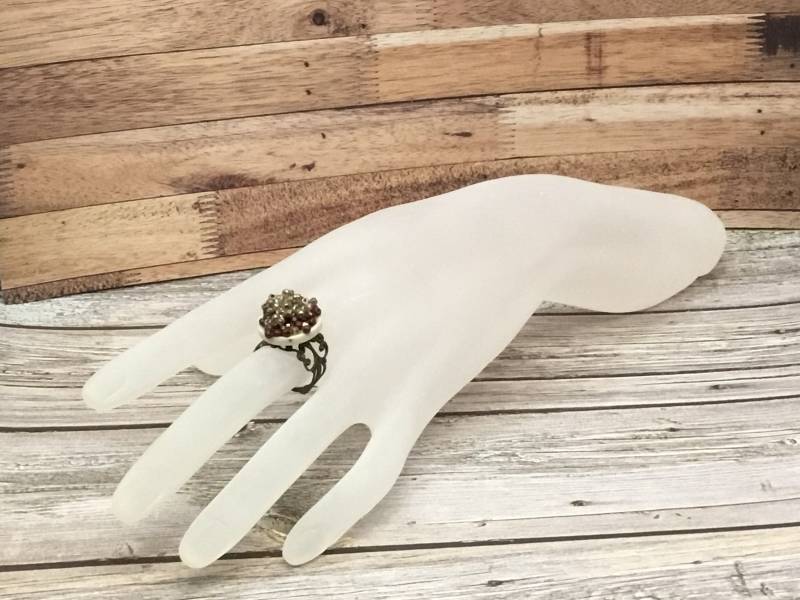 Brauner Knopf Mit Goldkugel, Verstellbarer Ring, Handarbeit von DawnsBeadsDesigns