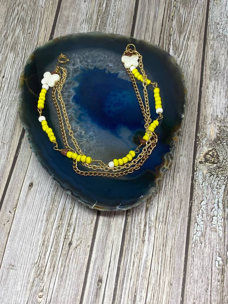 Gelb Perlen Multi-Layered Fußkettchen Handgefertigter Schmetterling Anhänger von DawnsBeadsDesigns