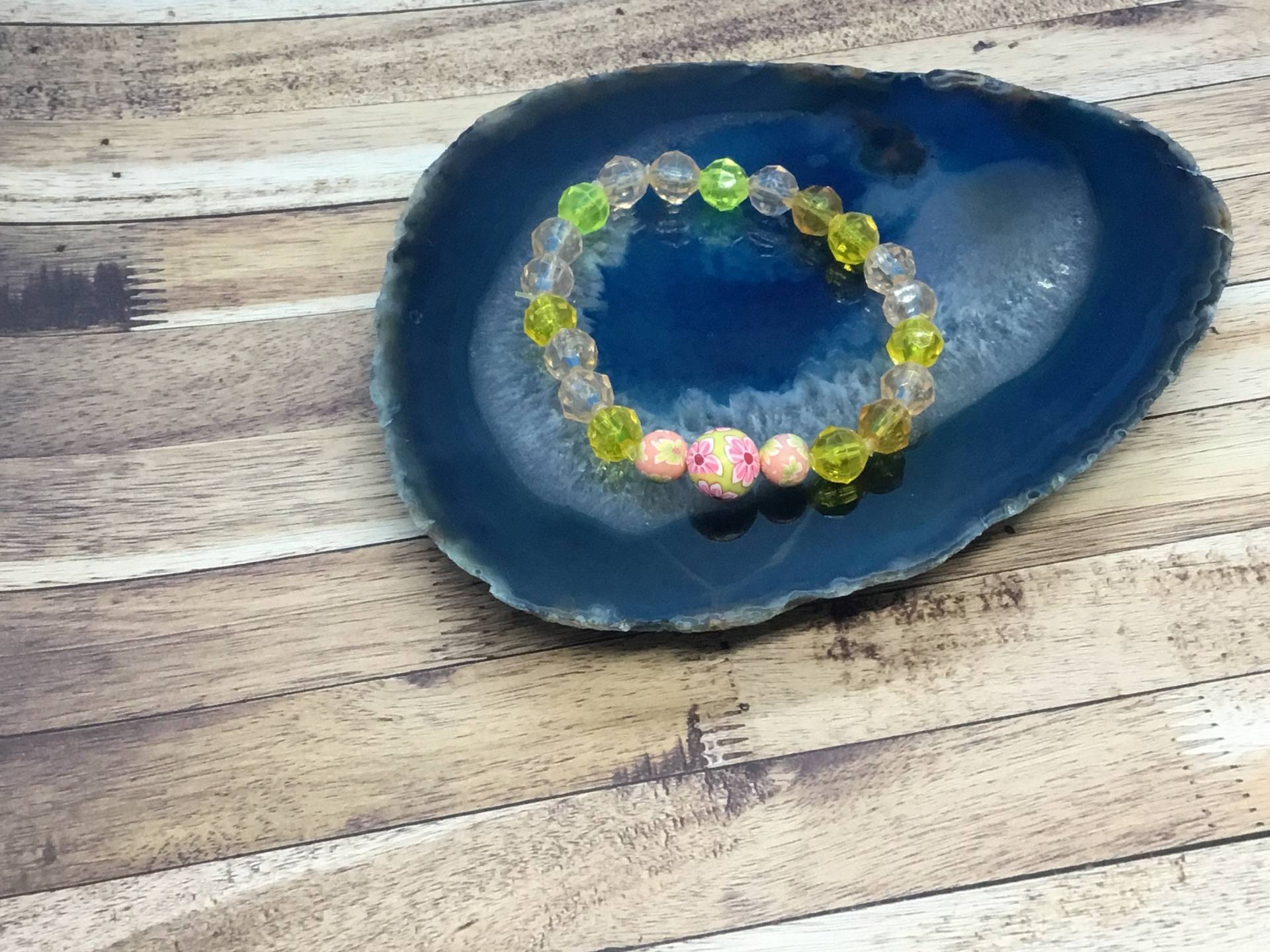 Gelb Und Pfirsich Blumenperlen Stretch Armband, Handgemacht von DawnsBeadsDesigns