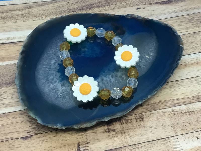 Gelbe Blume Knöpfe Und Pony Bead Stretch Armband, Handgemacht von DawnsBeadsDesigns