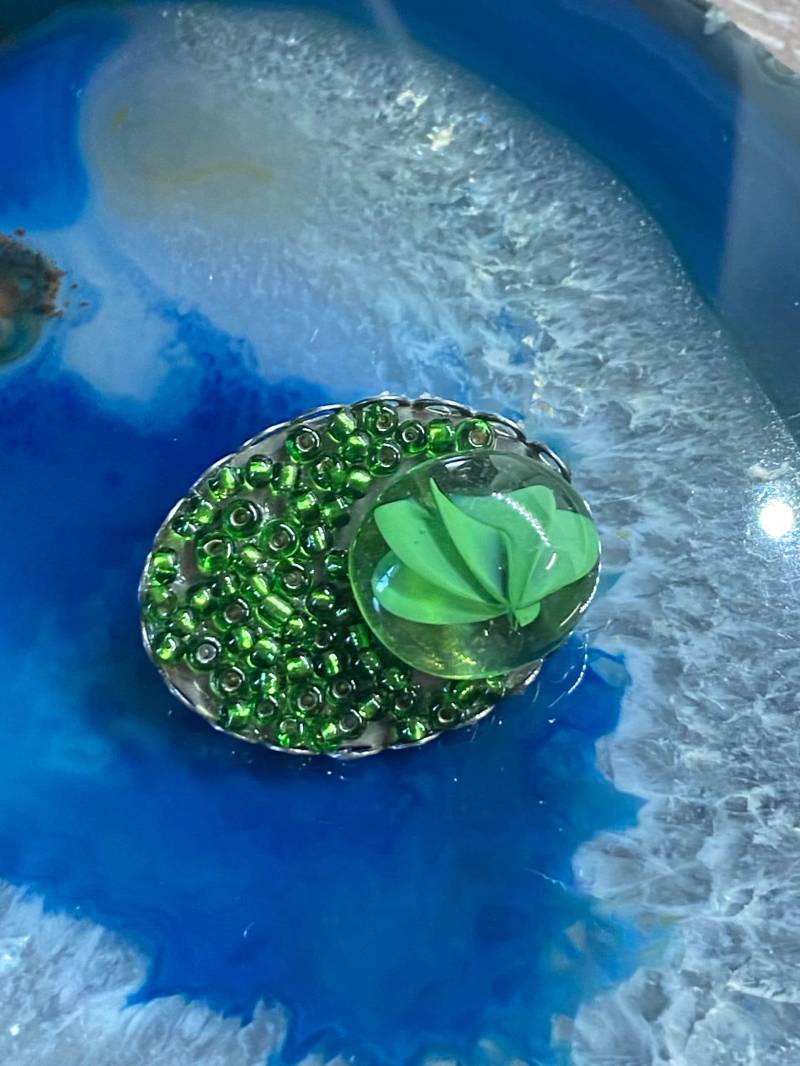 Grün Perlen Cabochon Pin Dekorative Hutnadel Oder An Revers von DawnsBeadsDesigns