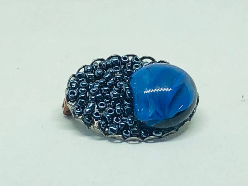 Handgefertigte Blaue Cabochon Perlennadel Dekorative Anstecknadel von DawnsBeadsDesigns