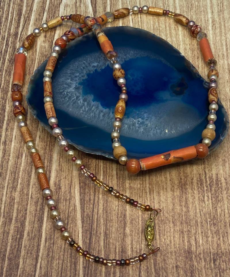 Handgefertigte Papierperlenkette Lange Perlenbesetzte Kette Mit Perlen von DawnsBeadsDesigns