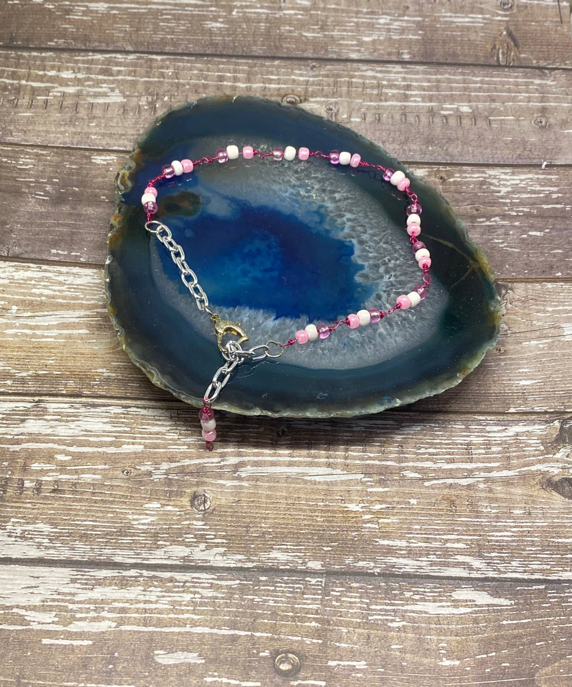 Handgefertigte Rosa & Weiß Rocailles Perlen Fußkettchen Mit Knebelverschluss von DawnsBeadsDesigns