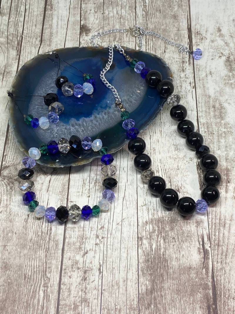 Handgefertigtes Perlen Schmuck Set Perlenkette, Ohrringe & Armband von DawnsBeadsDesigns