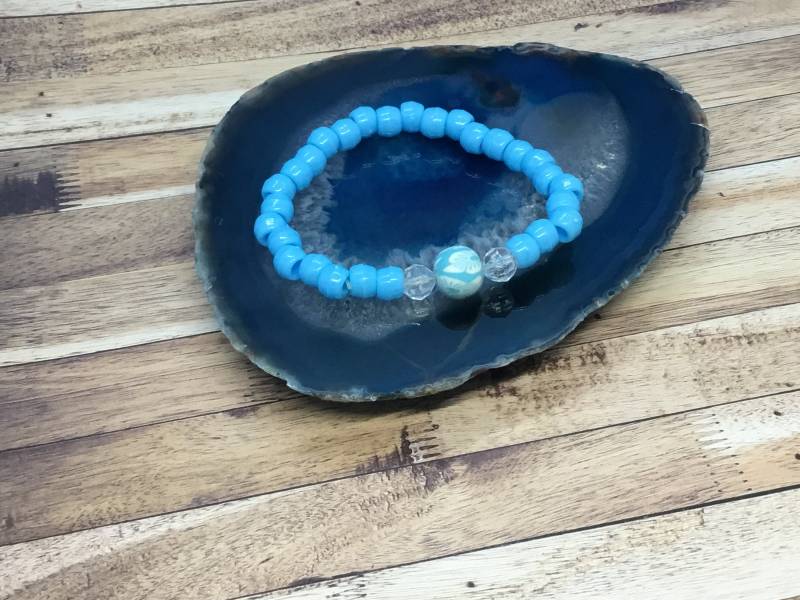 Handgemachte Acryl Pony Bead Stretch Armband Blumen Design von DawnsBeadsDesigns