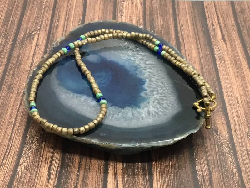 Handgemachte Gold Glasierte Rocailles Perlen Halskette Mit Kristall Akzenten von DawnsBeadsDesigns