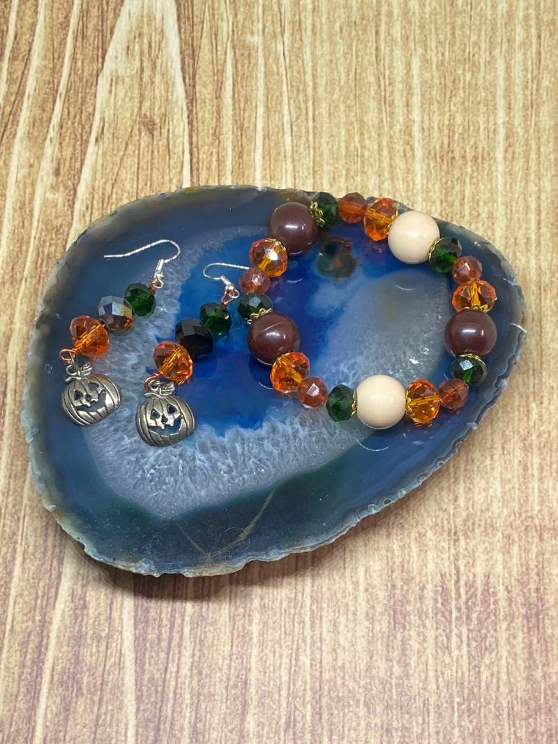 Handgemachte Halloween Armband Und Ohrringe Set Kürbis Charm Schmuck von DawnsBeadsDesigns