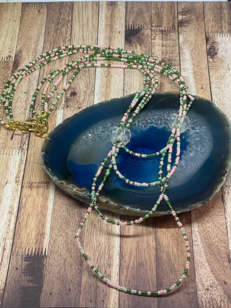 Handgemachte Mehrsträngige Halskette Chunky Acrylherz von DawnsBeadsDesigns