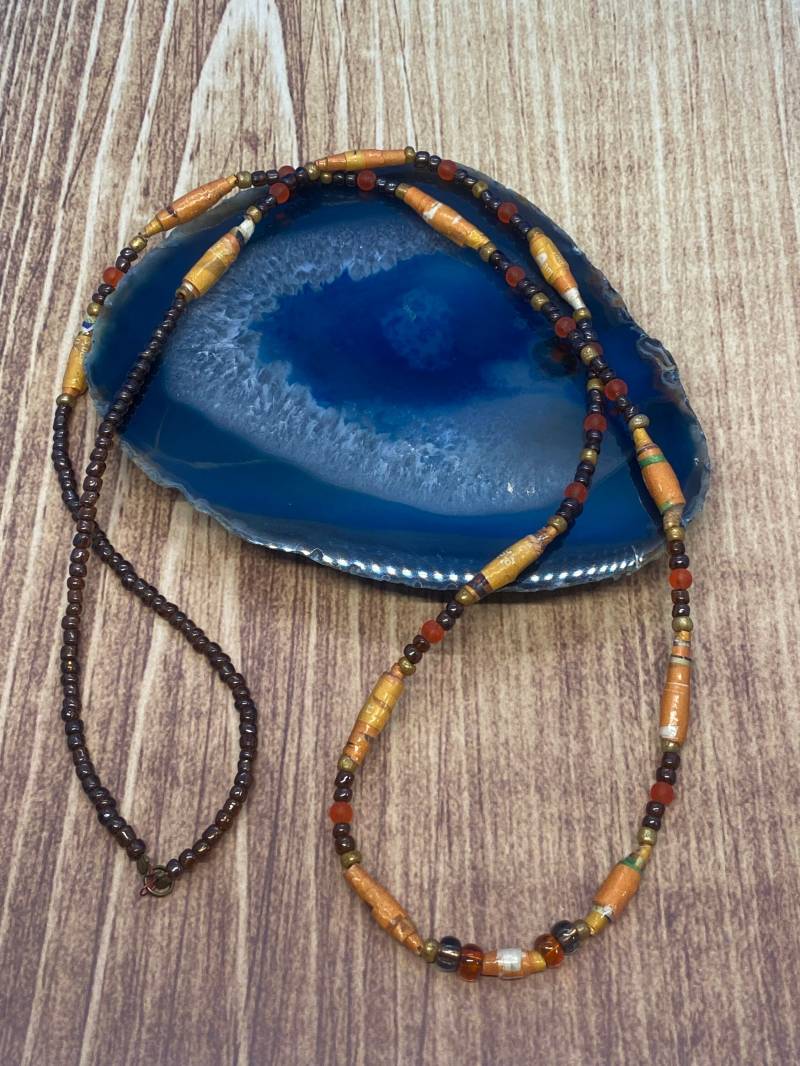 Handgemachte Orange Papier Kette Kristall & Sea Glass Akzente von DawnsBeadsDesigns