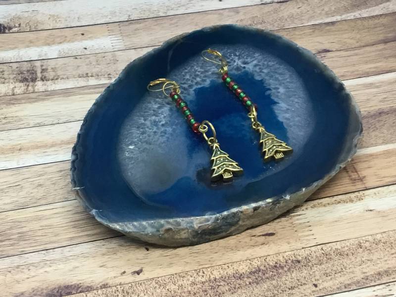 Handgemachte Weihnachtsbaum Ohrringe Perlen Urlaub Charm Ohrringe von DawnsBeadsDesigns