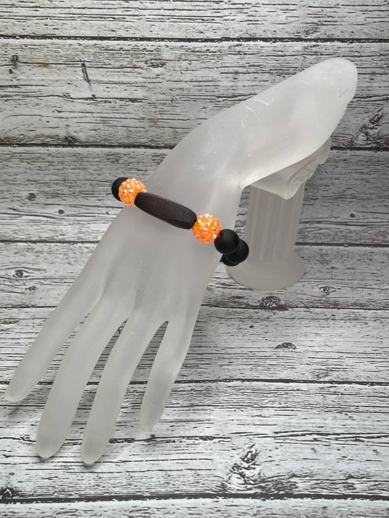 Handgemachtes Chunky Orange Resin Bead Stretch Armband von DawnsBeadsDesigns