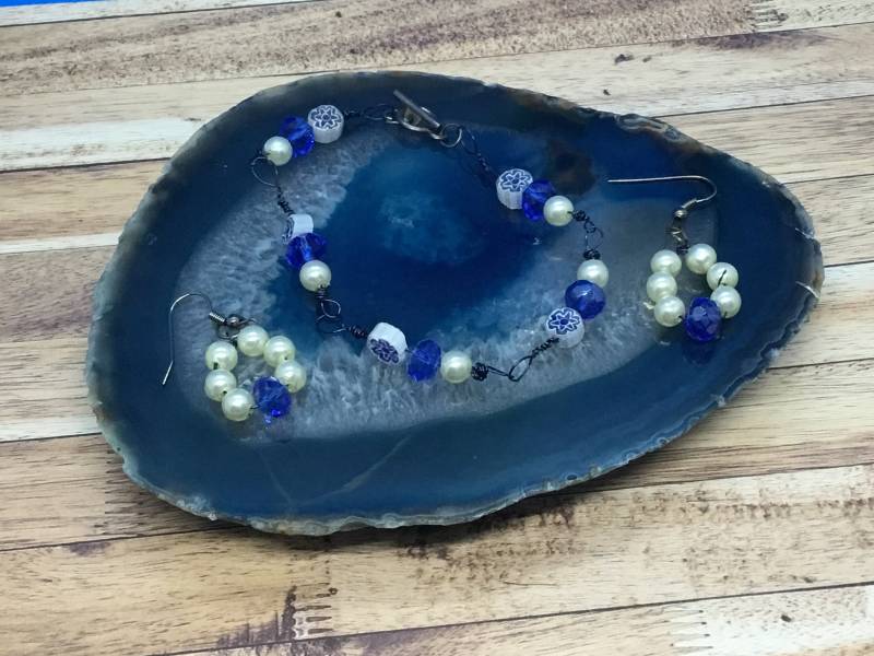 Handgemachtes Saphir & Perlen Schmuck Set Armband, Creolen von DawnsBeadsDesigns