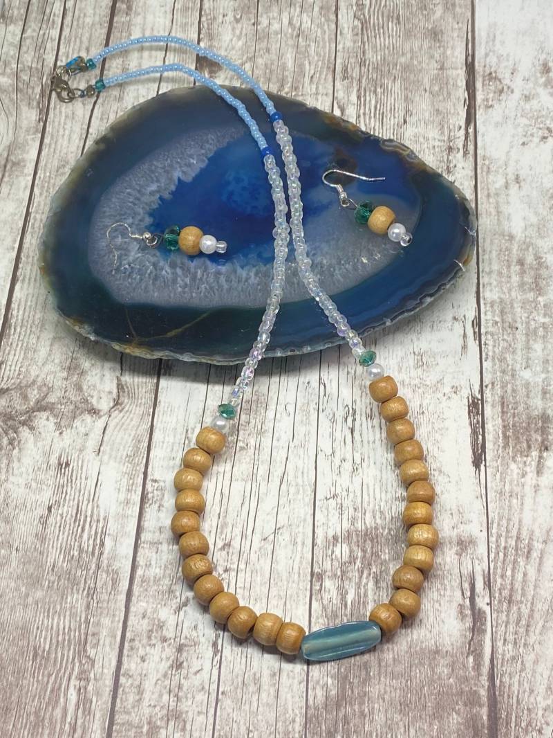 Handmade Türkis Anhänger Halskette Und Ohrringe Holzperlen Schmuck Set von DawnsBeadsDesigns