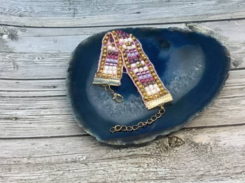 Lila Und Gold Perlen Mix Handgewebtes Verstellbares Armband, Handgemacht von DawnsBeadsDesigns