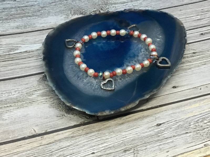 Perlen Und Herz Anhänger Valentinstag Stretch Armband, Handgemacht von DawnsBeadsDesigns