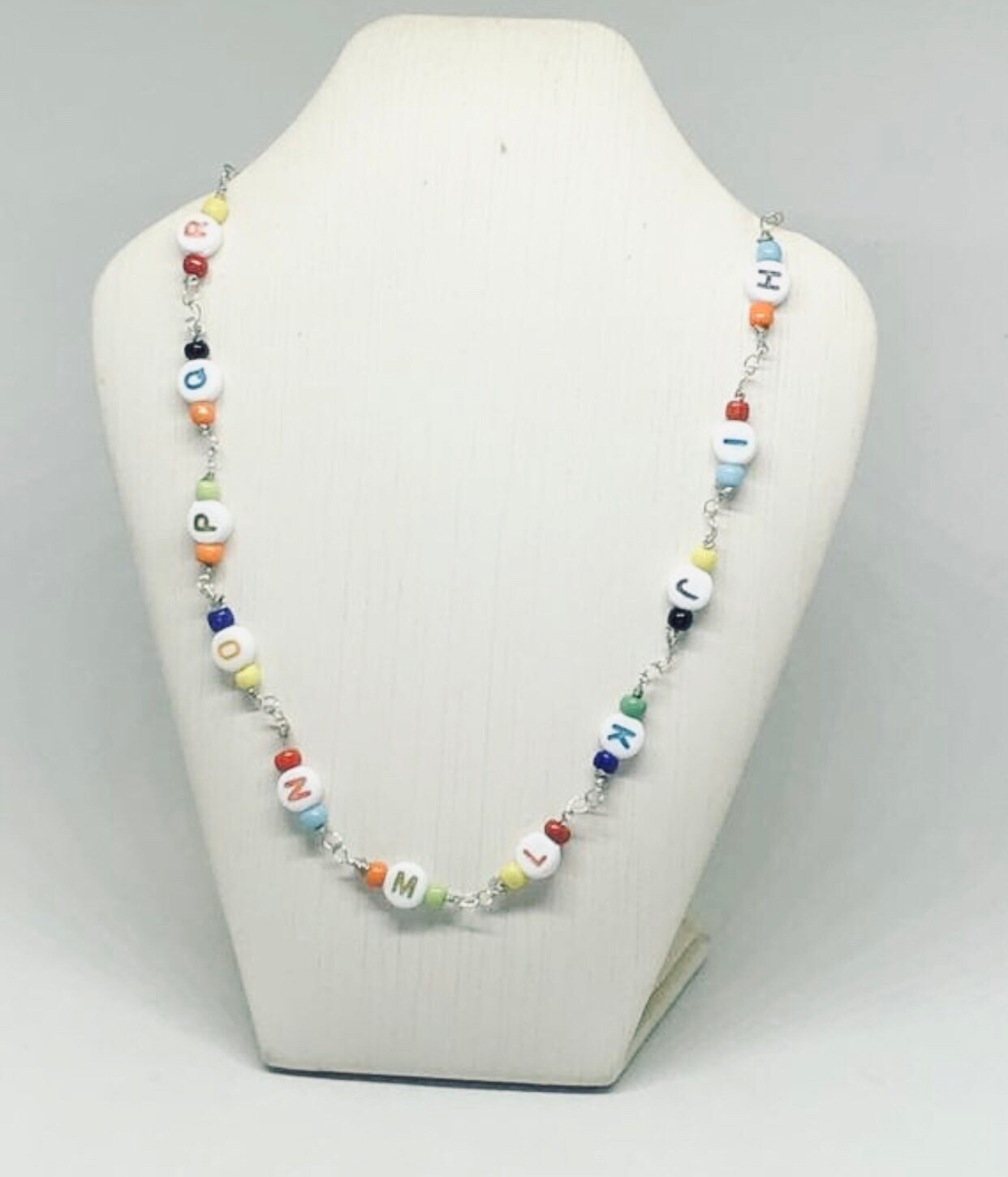 Regenbogen Alphabet Perlen Halskette Lehrer Geschenk, Handgemacht von DawnsBeadsDesigns